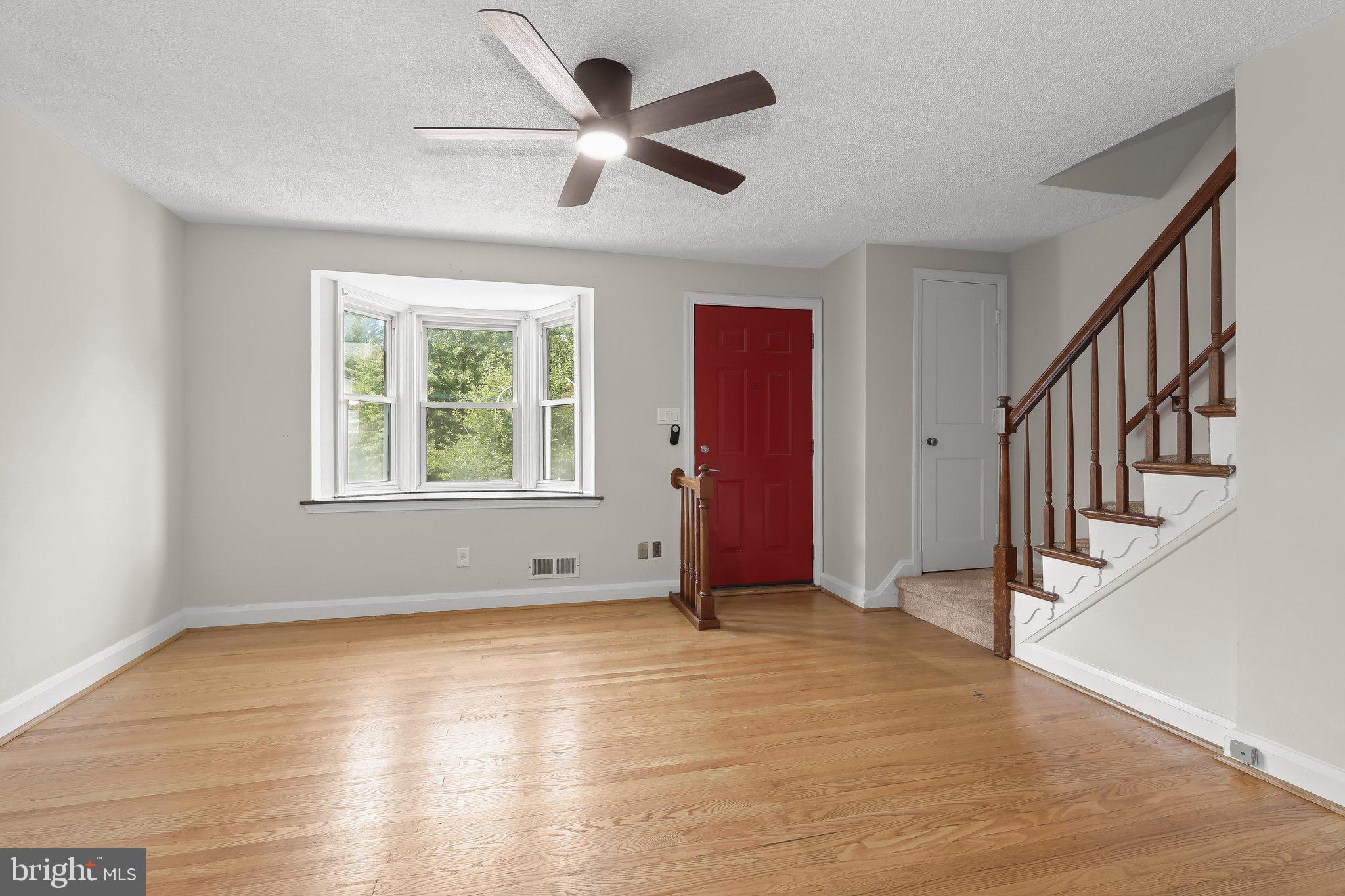 1652 Hardwick Road Baltimore, MD 21286 - Photo 8 of 39 Living Room