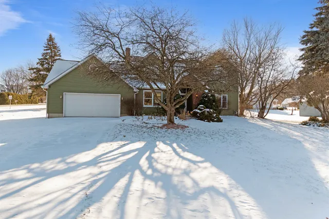 $599,000 | 7 Bay View Drive, St. Albans Town, VT 05478