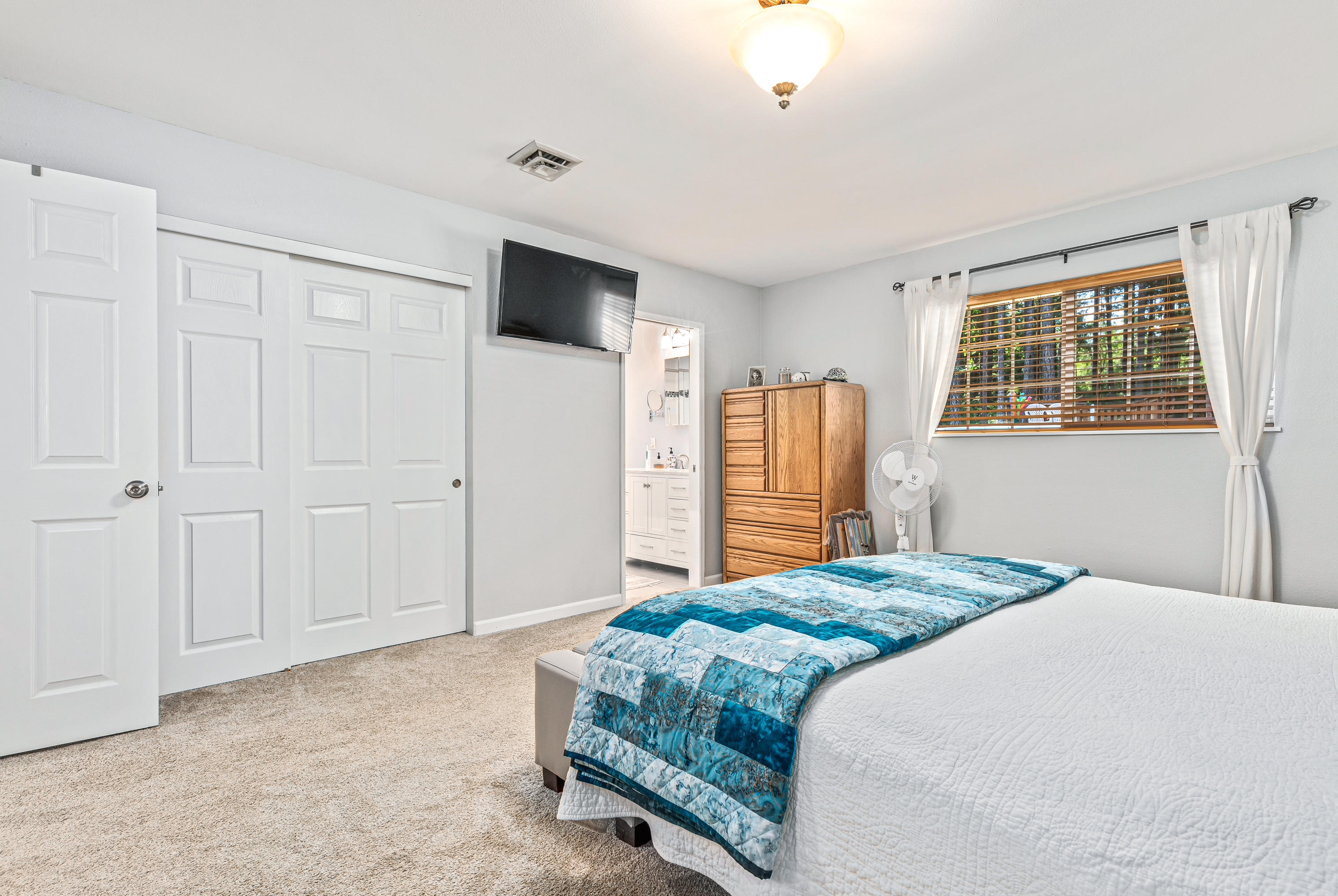 381 Pinewood Way Cave Junction, OR 97523 - Photo 8 of 25 9R9A1263