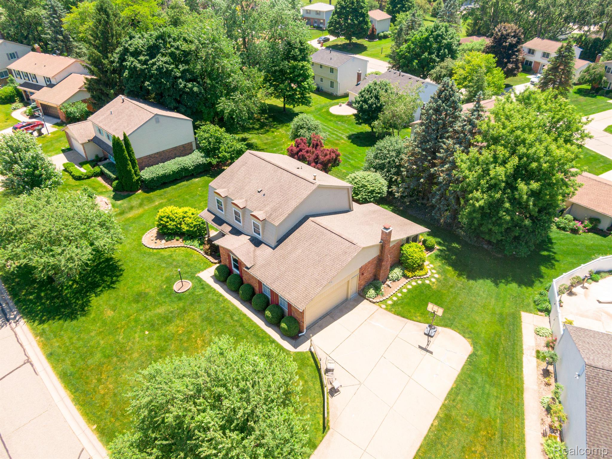 927 Downhill Lane Rochester, MI 48307 - Photo 3 of 29 Gallery Image 3