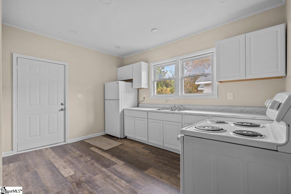 124 Pine Street Clinton, SC 29325 - Photo 12 of 20 Gallery Image 12