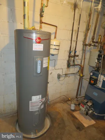 a view of an empty room and a gallery