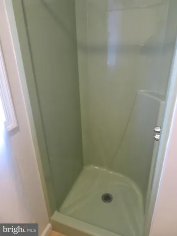 a view of a yard with a house