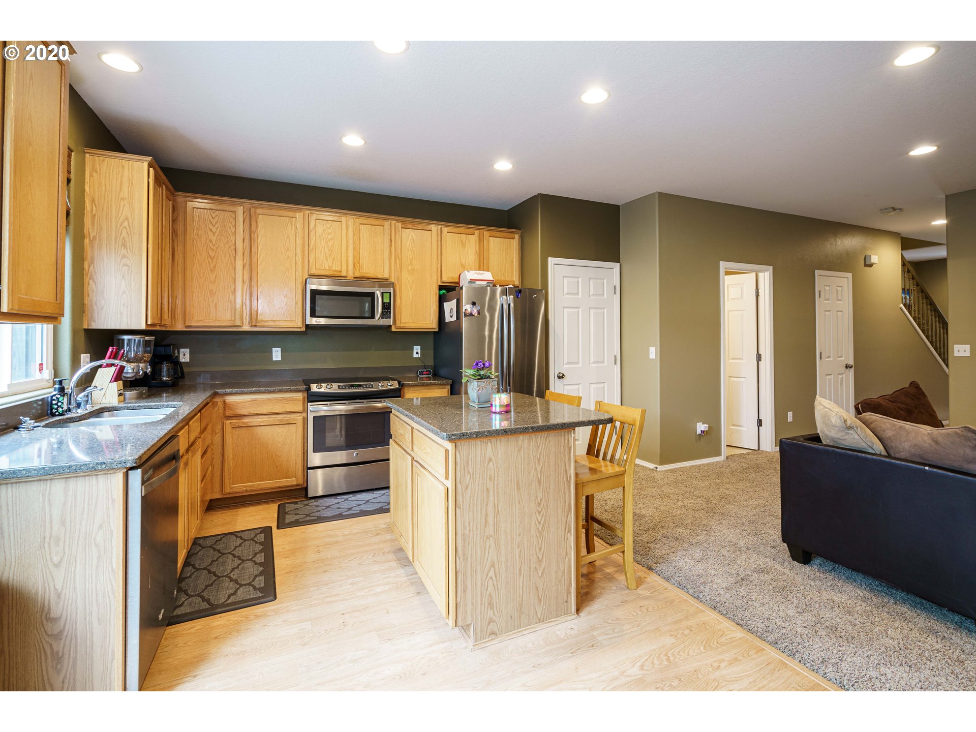 5861 Southeast 17th Loop Gresham, OR 97080 - Photo 13 of 30 Gallery Image 13