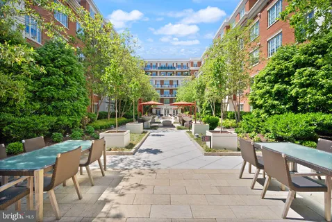 $1,025,000 | 6900 Fleetwood Road, Unit 415, McLean, VA 22101