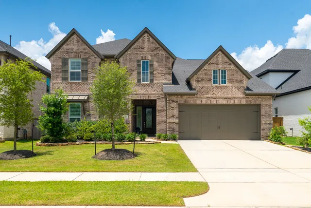 $715,000 | 25011 Stella Fls Lane, Tomball, TX 77375