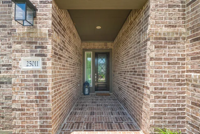 $715,000 | 25011 Stella Fls Lane, Tomball, TX 77375