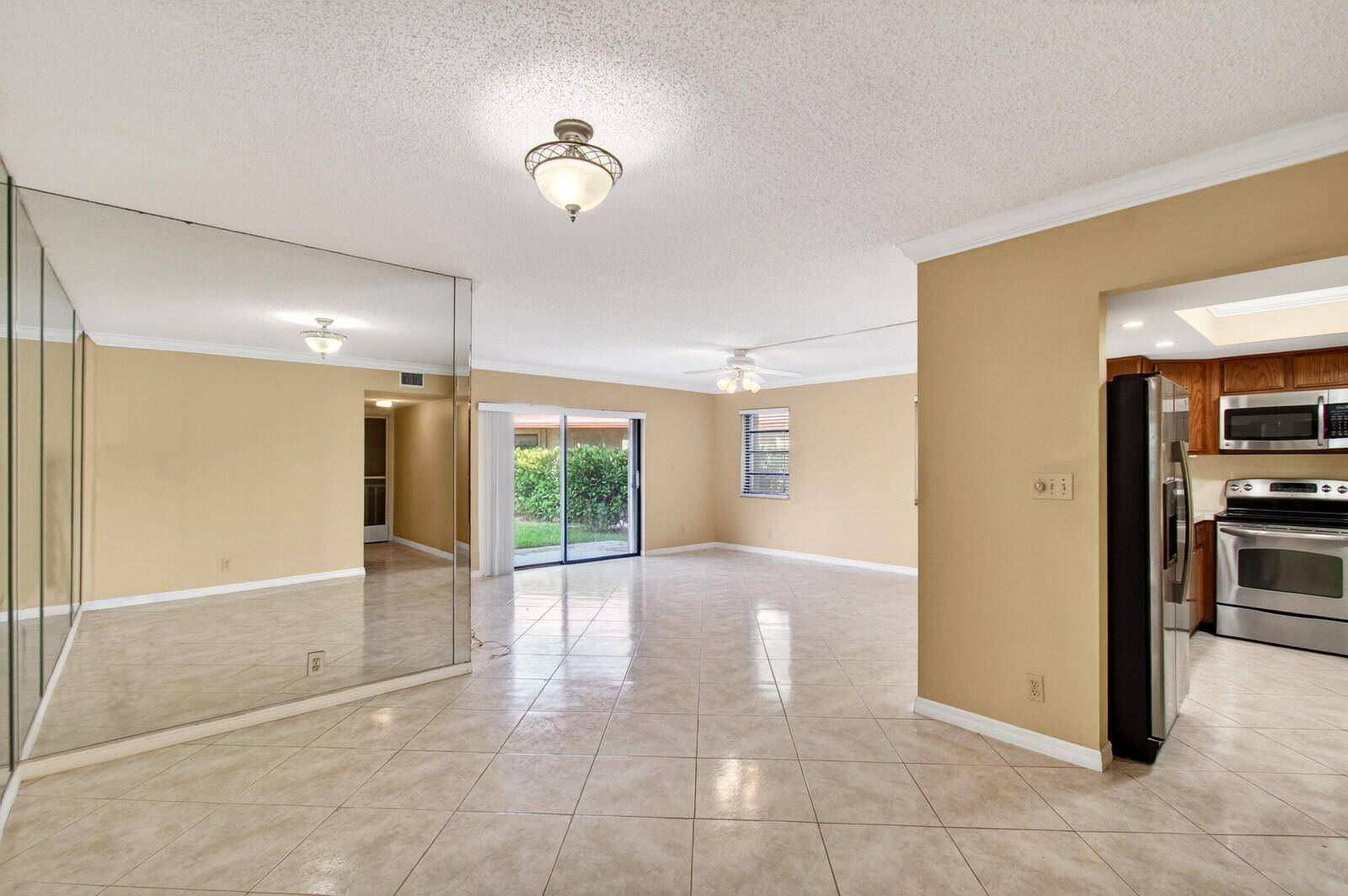 3951 Northeast 19th Road, Unit 1701 Pompano Beach, FL 33064 - Photo 23 of 82 DSC_6433