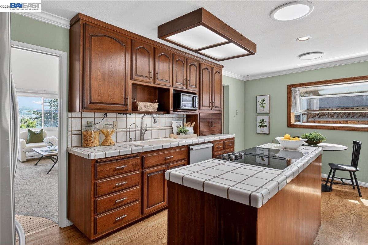 21723 ShadySpring Road Castro Valley, CA 94546 - Photo 13 of 52