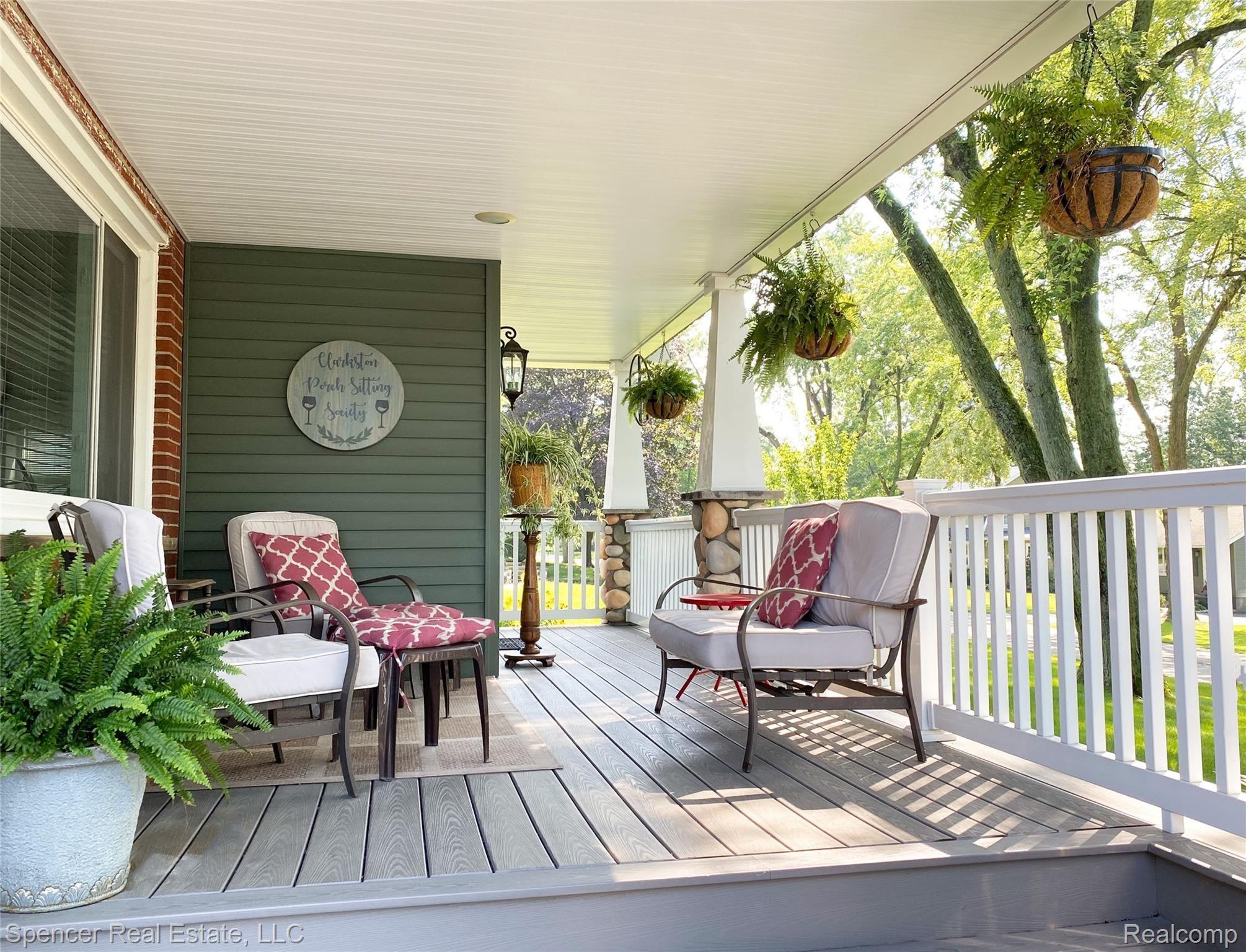 Porch1.jpg