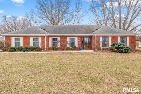 $260,000 | 9 Edgewood Drive, Auburn, IL 62615