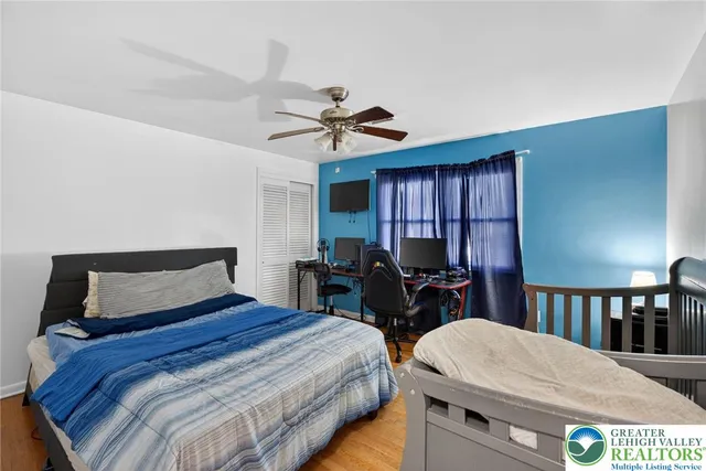 a view of a livingroom with furniture and furniture