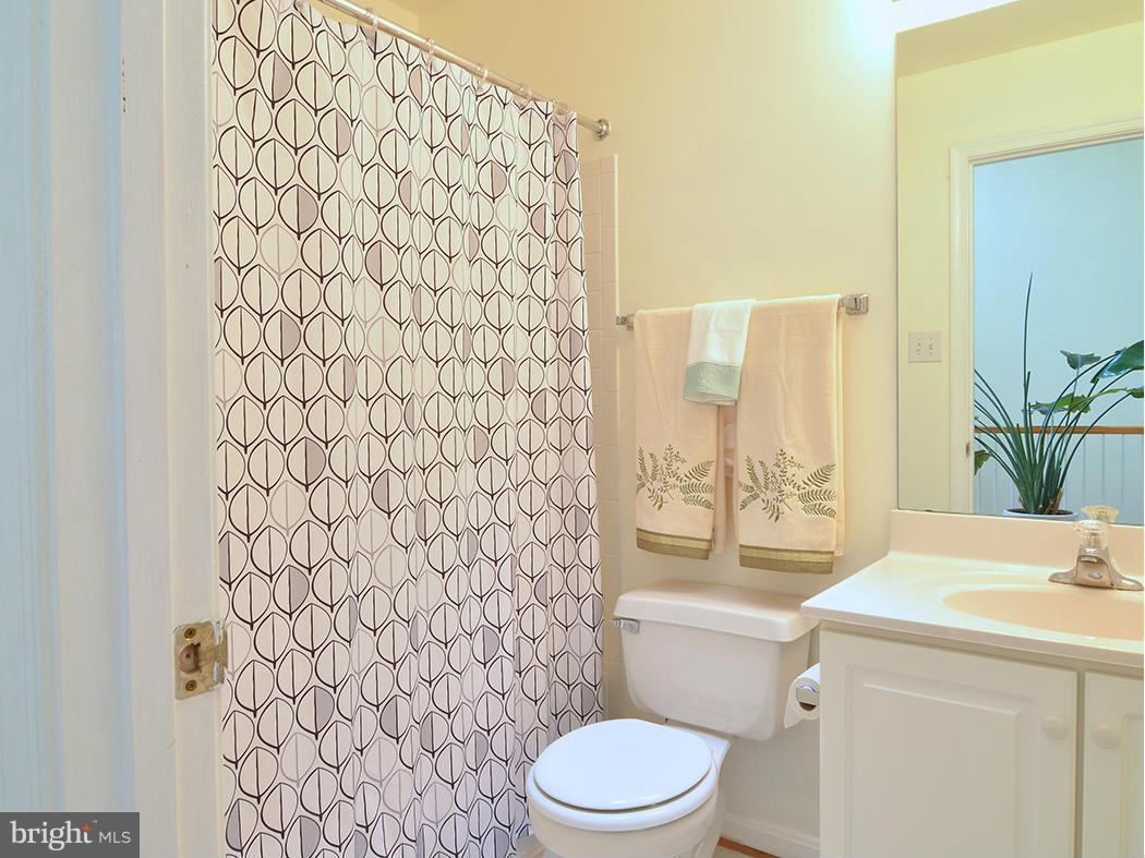 1835 Staley Manor Drive Silver Spring, MD 20904 - Photo 20 of 27 Bath