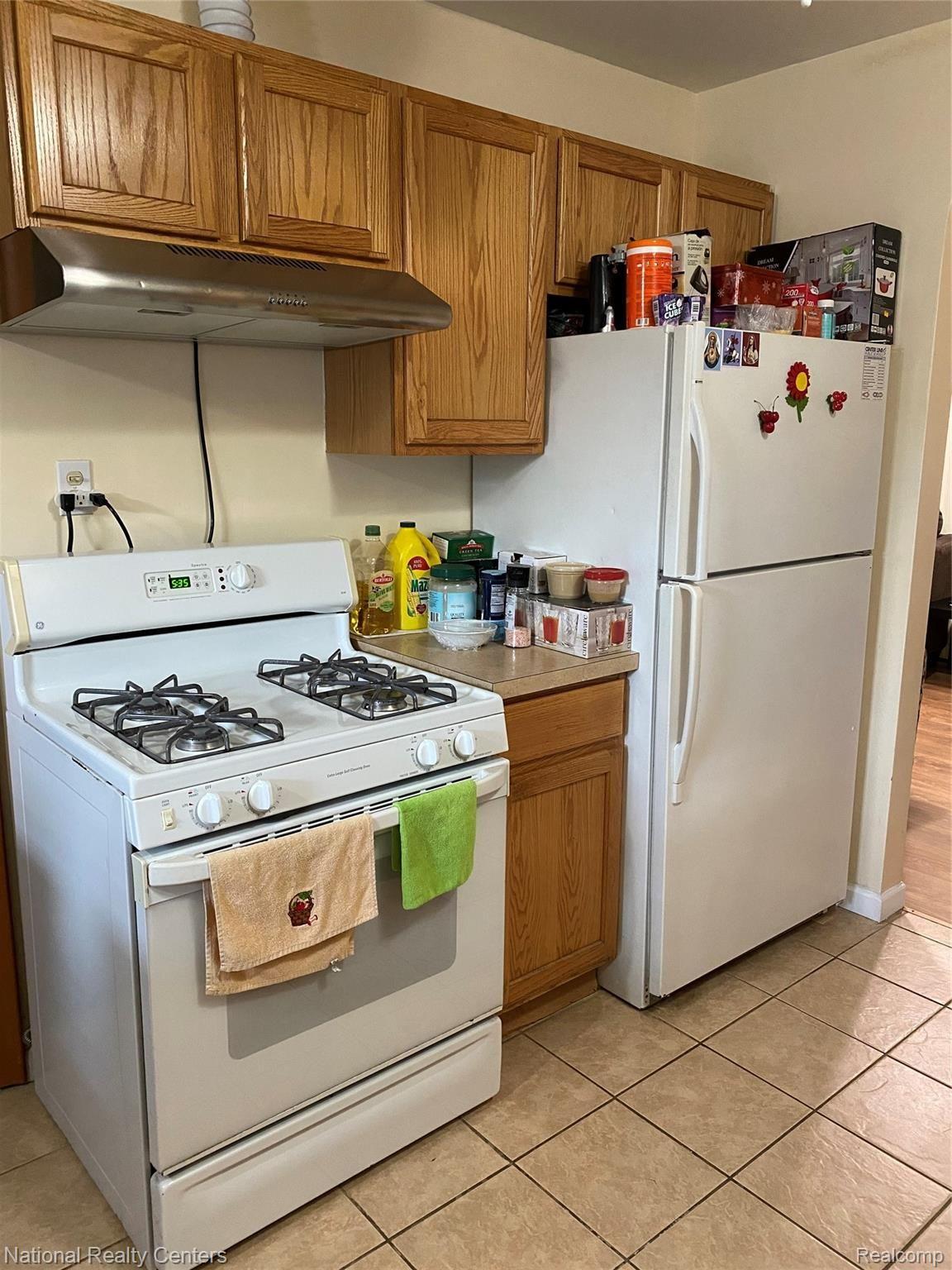 8275 Stephens Road Center Line, MI 48015 - Photo 8 of 20 kitchen 3 stephens.jpg