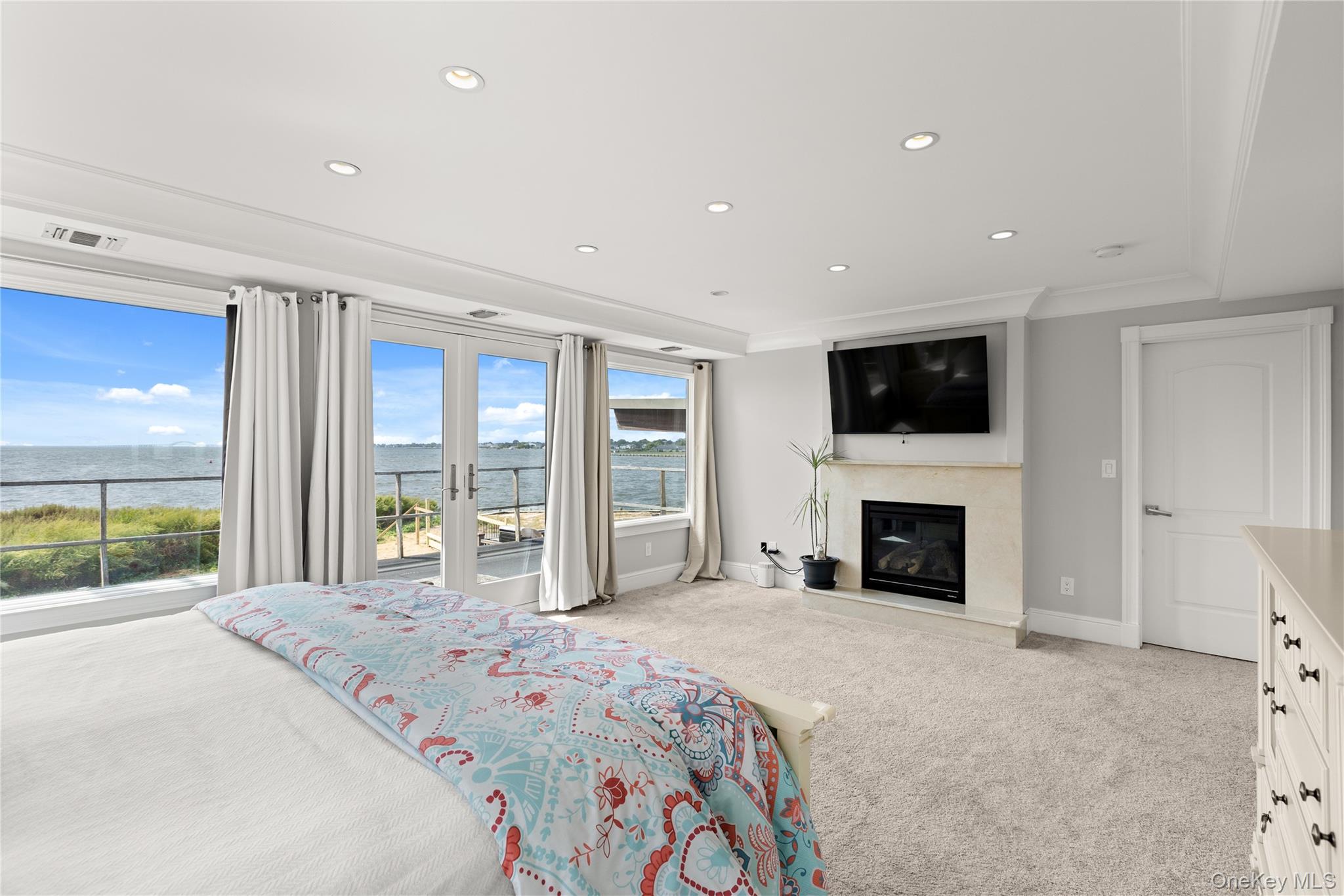 10 Great Cove Lane Islip, NY 11751 - Photo 17 of 31 a spacious bedroom with a large bed and a large window