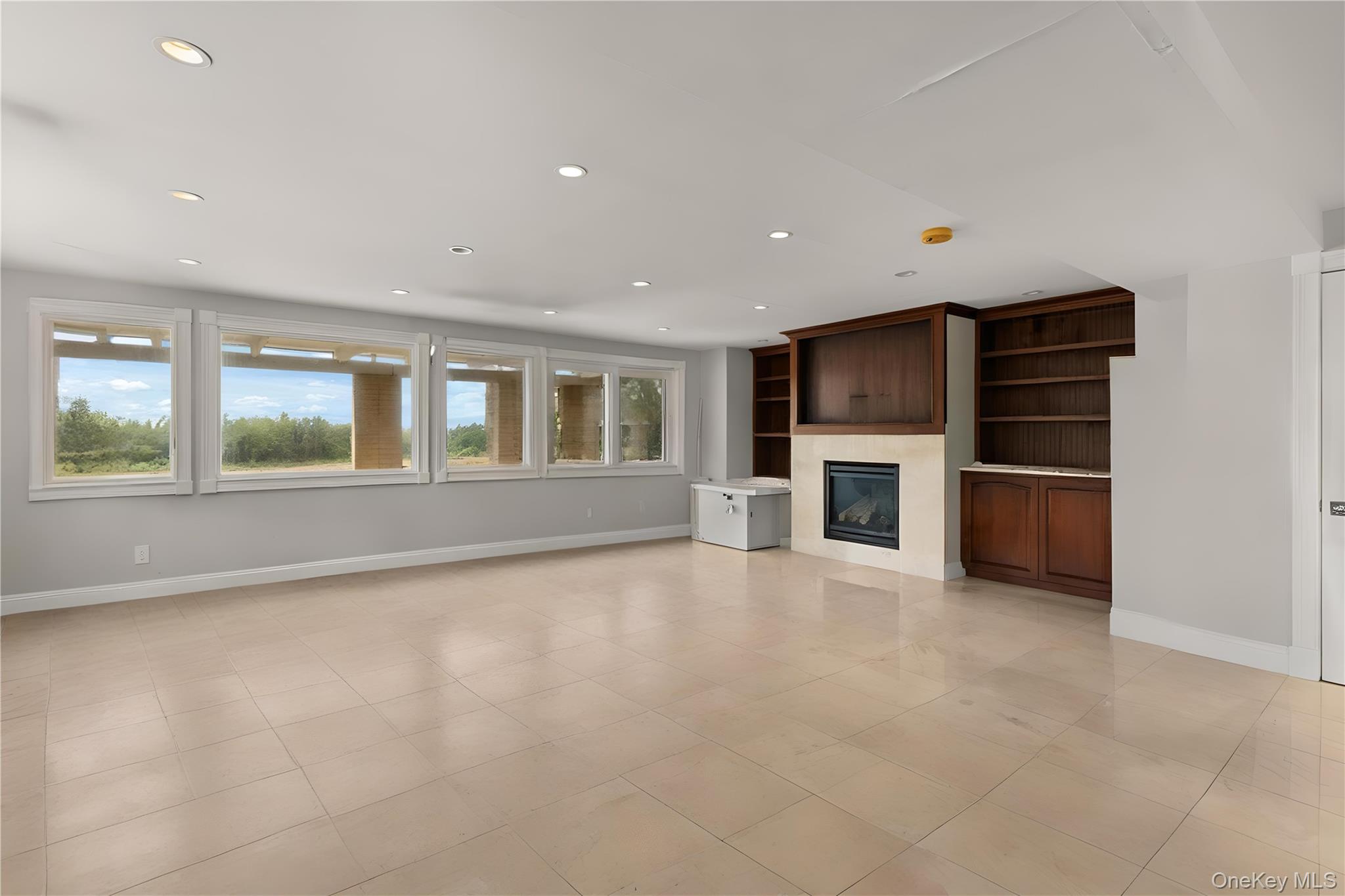 10 Great Cove Lane Islip, NY 11751 - Photo 26 of 31 an empty room with a fireplace and stainless steel appliances