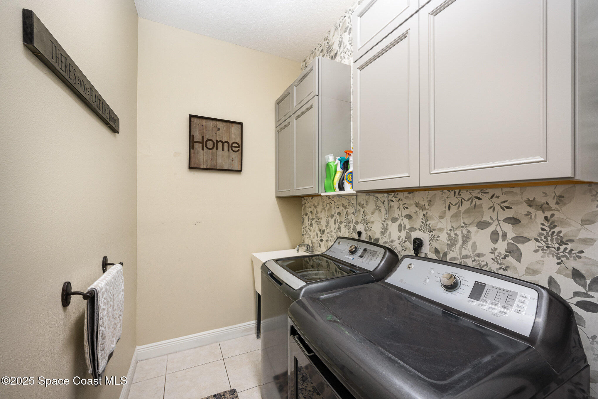 1150 Spring Oak Drive Melbourne, FL 32901 - Photo 18 of 38 Laundry room