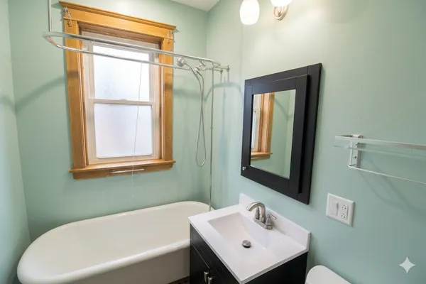 $1,700 | 2132 West Walton Street, Unit 2, Chicago, IL 60622