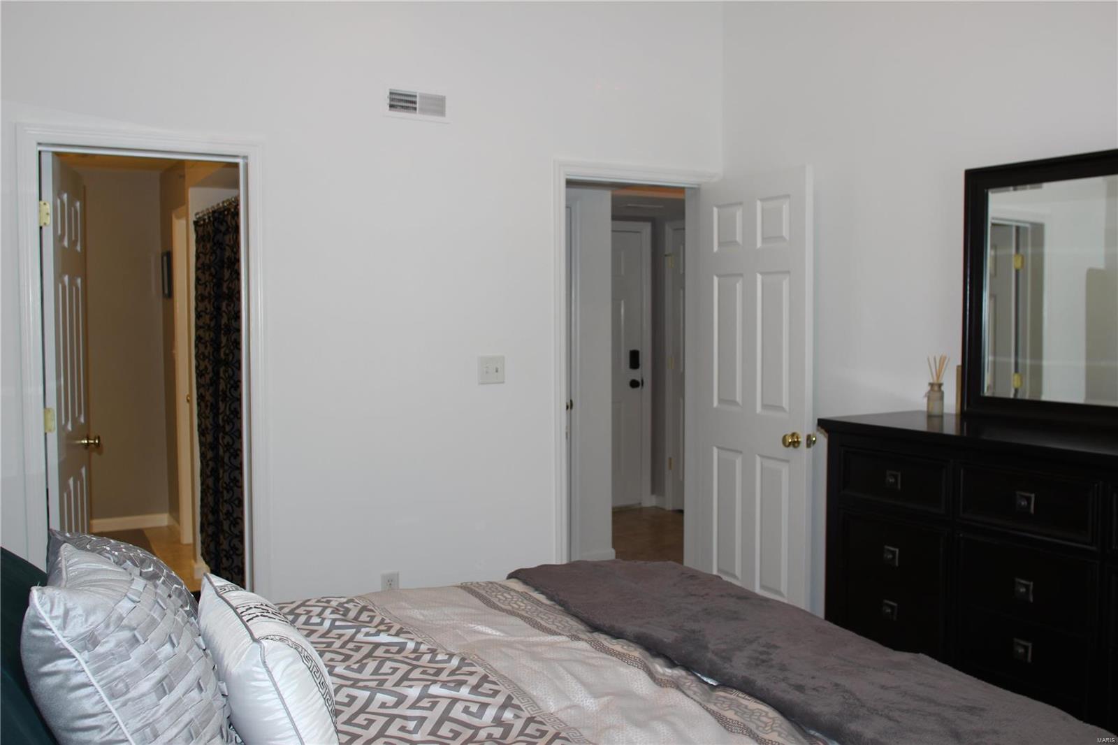 9736 Crayford Road, Unit 6G St. Louis, MO 63123 - Photo 22 of 35 Gallery Image 22