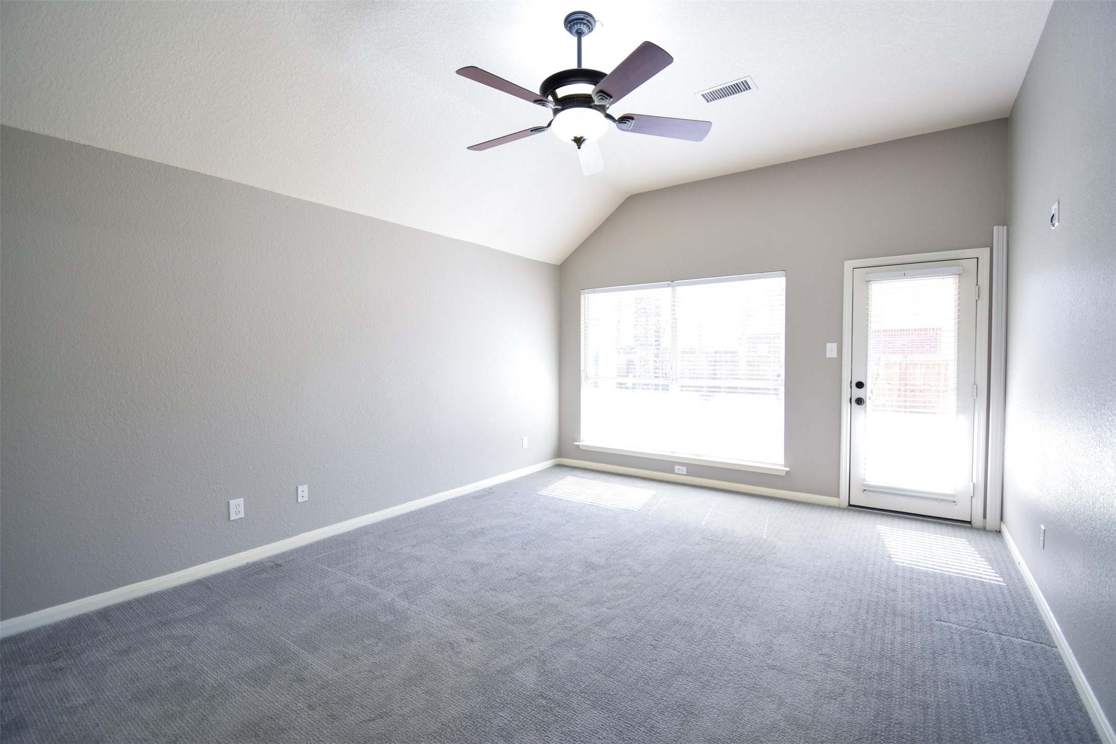 31 Rolling Ridge Court Conroe, TX 77385 - Photo 11 of 28