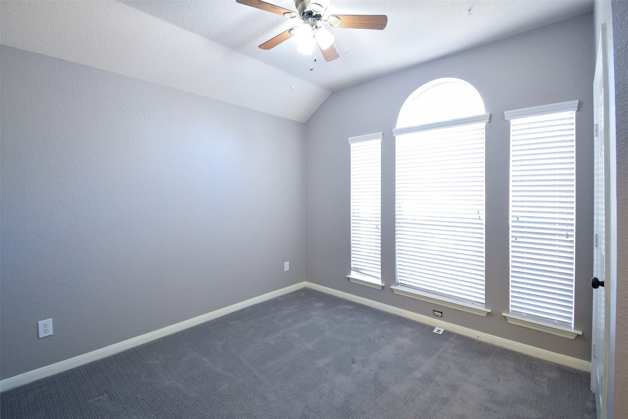 31 Rolling Ridge Court Conroe, TX 77385 - Photo 18 of 28