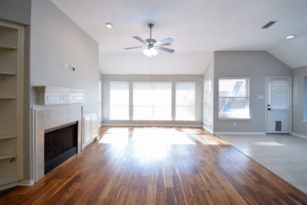 $2,350 | 31 Rolling Ridge Court, Conroe, TX 77385