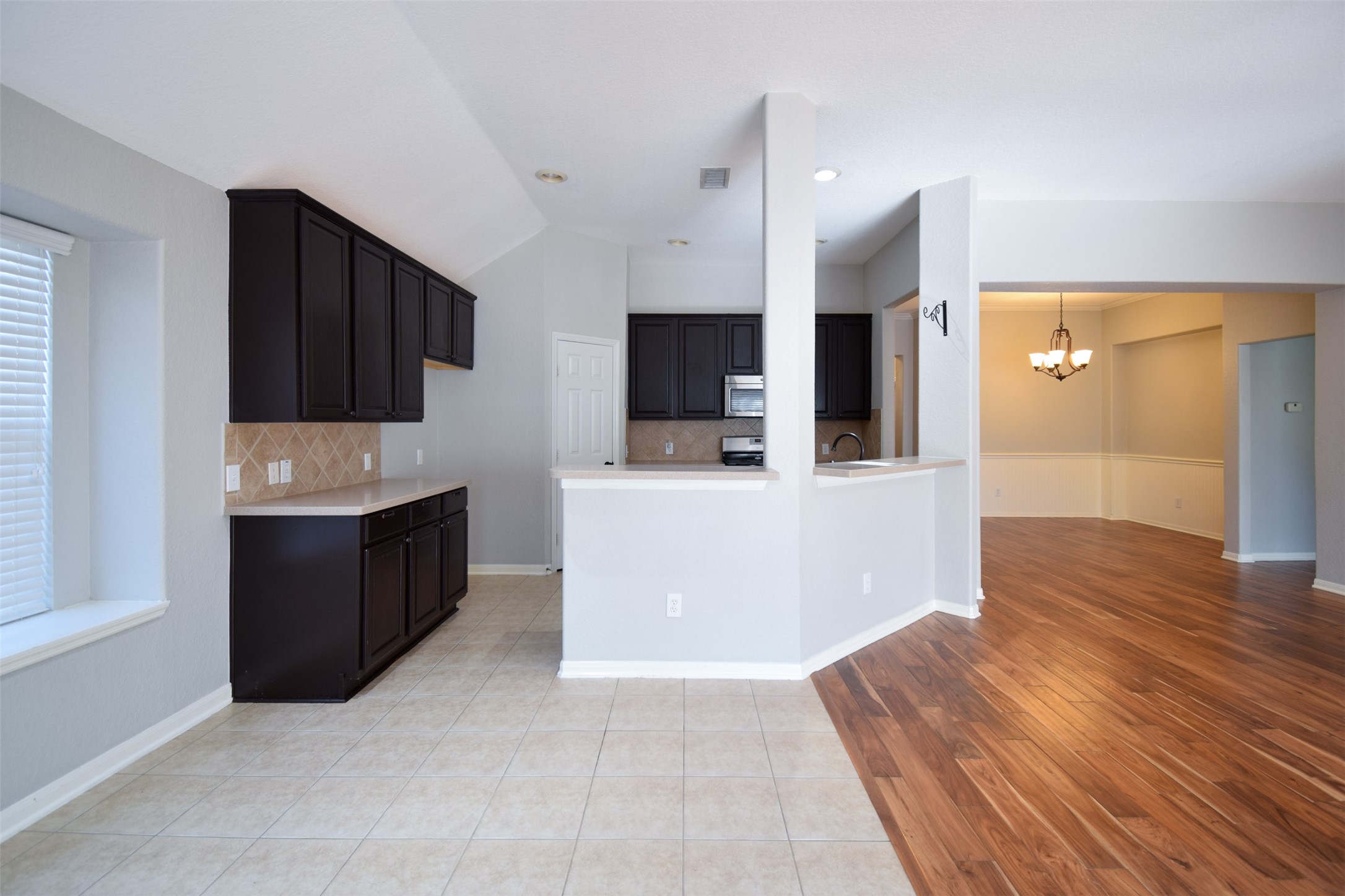 31 Rolling Ridge Court Conroe, TX 77385 - Photo 5 of 28