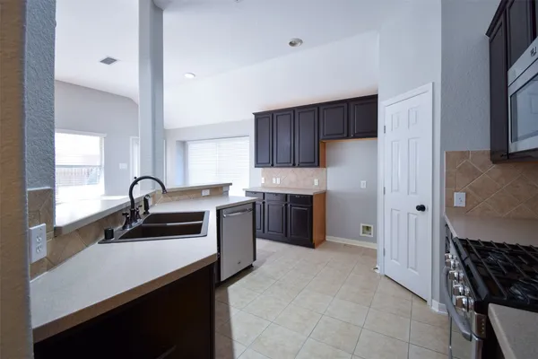 $2,350 | 31 Rolling Ridge Court, Conroe, TX 77385