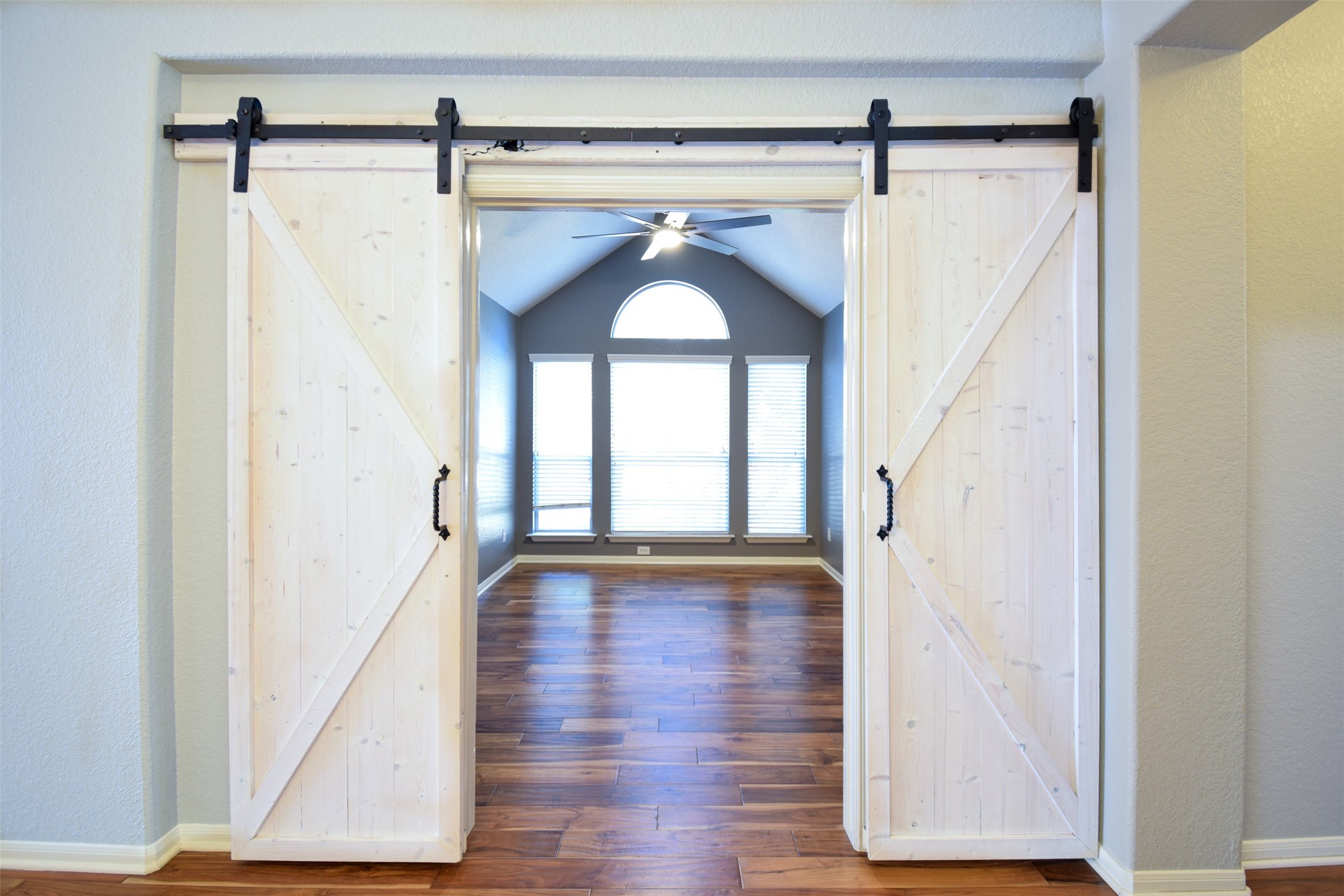 31 Rolling Ridge Court Conroe, TX 77385 - Photo 9 of 28