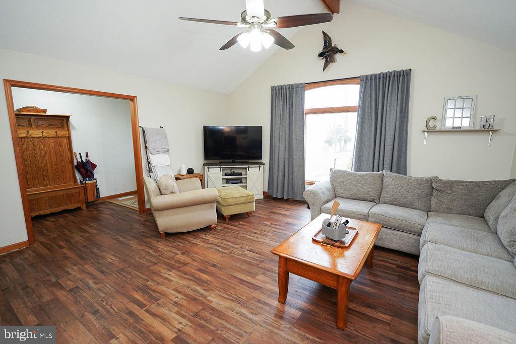 9137 Logtown Road Berlin, MD 21811 - Photo 25 of 59 Spacious Living room