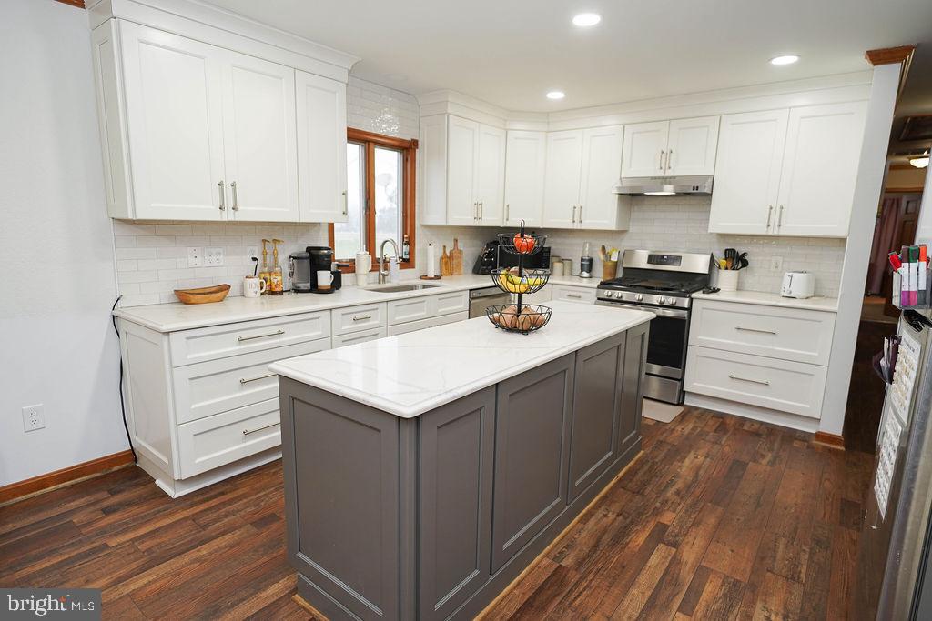 9137 Logtown Road Berlin, MD 21811 - Photo 27 of 59 Newly Renovated Kitchen