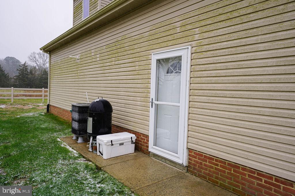 9137 Logtown Road Berlin, MD 21811 - Photo 50 of 59 Entrance to the apartment on the top of the garage