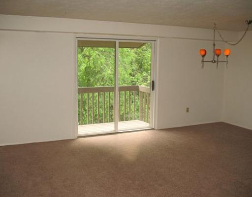 329 Ridge Point Circle Bridgeville, PA 15017 - Photo 4 of 15 Dining Room.