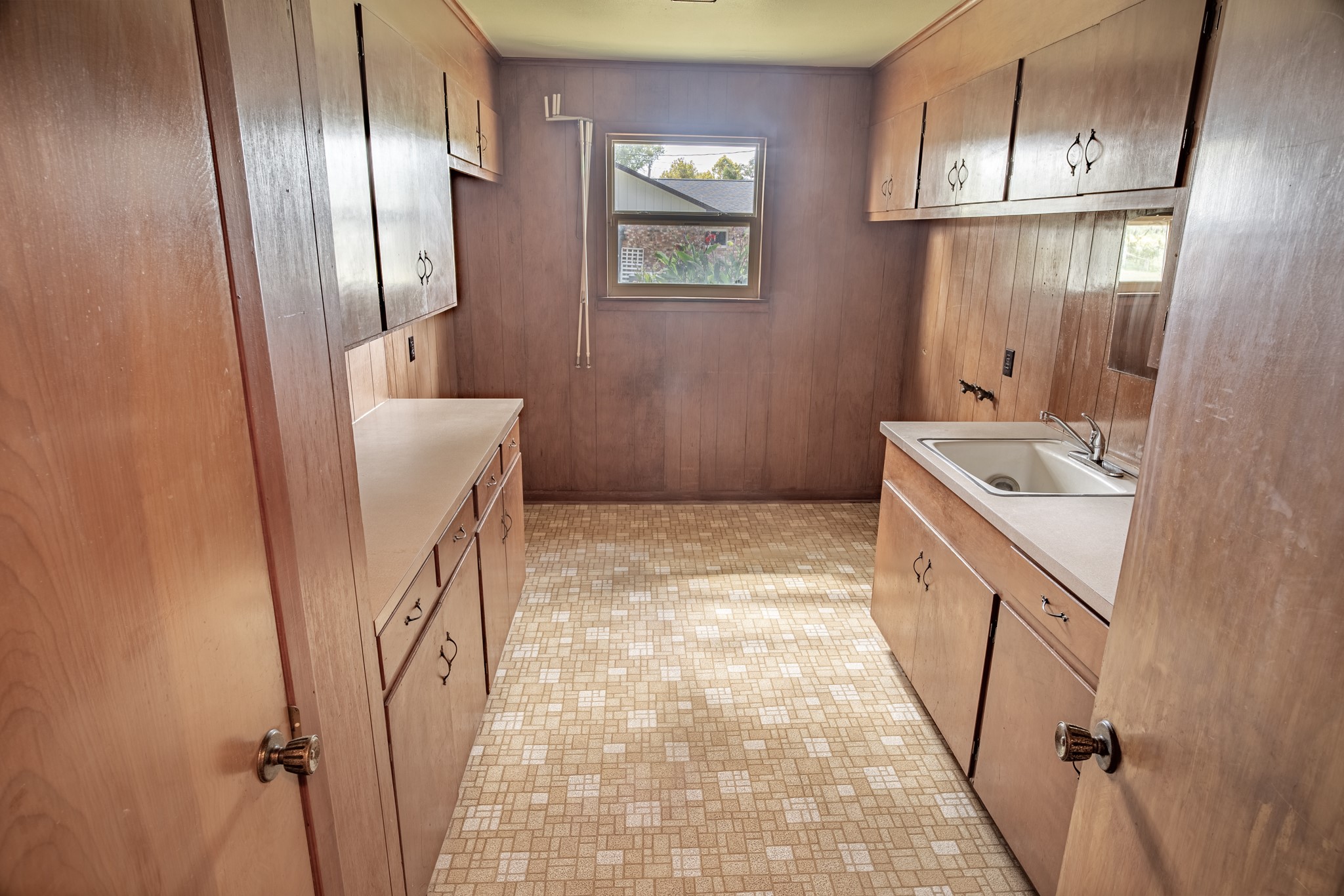 4611 Rio Drive Brazoria, TX 77422 - Photo 29 of 39 Large 7 x 14 utility room