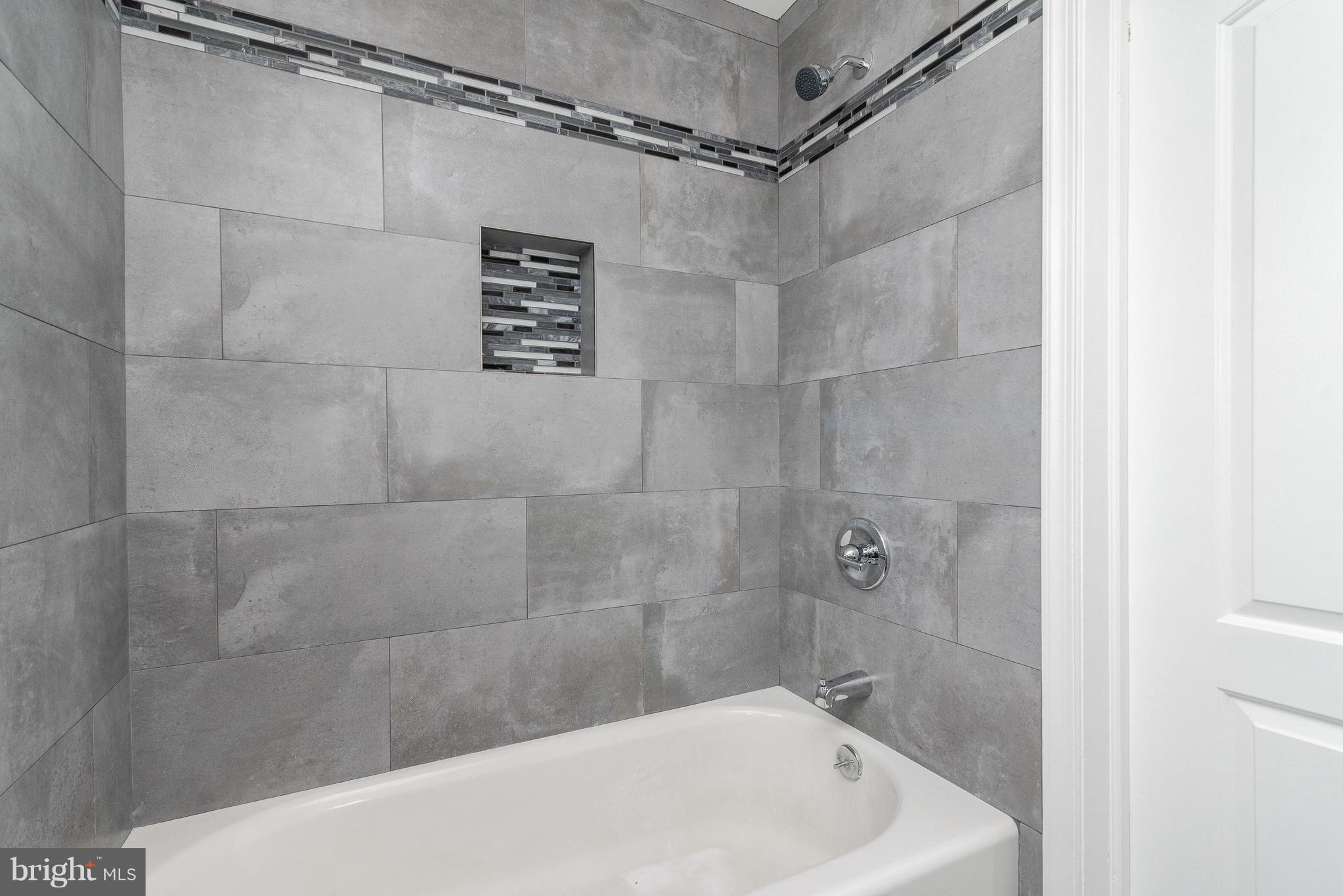 700 Aldworth Road Baltimore, MD 21222 - Photo 18 of 30 a bathroom with a bathtub and shower