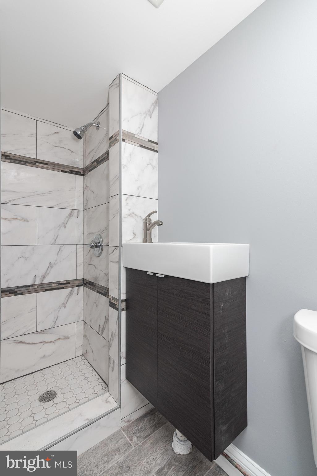 700 Aldworth Road Baltimore, MD 21222 - Photo 21 of 30 a bathroom with a sink shower and toilet