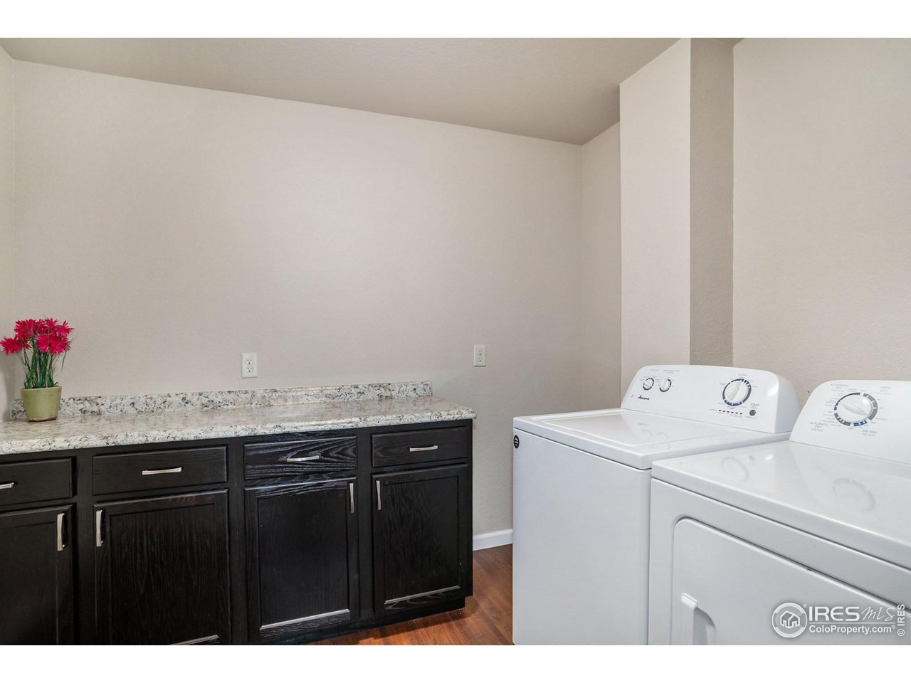 372 Cherokee Road Lyons, CO 80540 - Photo 10 of 33 a utility room with dryer and washer