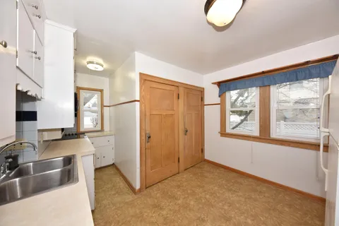 $279,900 | 1320 Manitowoc Avenue, South Milwaukee, WI 53172