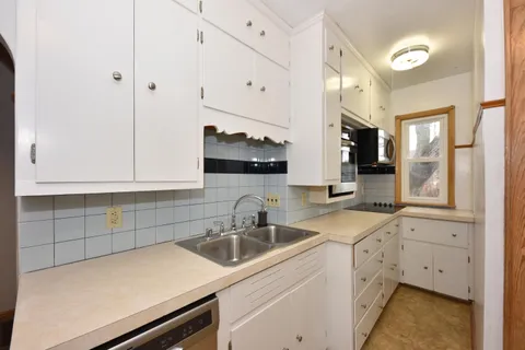 $279,900 | 1320 Manitowoc Avenue, South Milwaukee, WI 53172