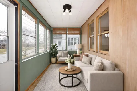 $279,900 | 1320 Manitowoc Avenue, South Milwaukee, WI 53172