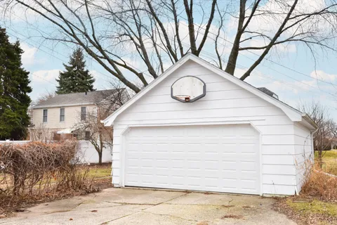 $279,900 | 1320 Manitowoc Avenue, South Milwaukee, WI 53172