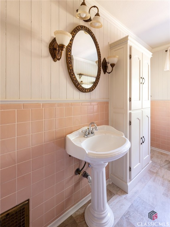 8772 Jefferson Road Commerce, GA 30529 - Photo 23 of 52 hall bath