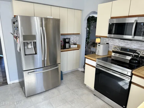 $1,700 | 213 Mahogany Drive, Jacksonville, NC 28540