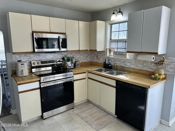 $1,700 | 213 Mahogany Drive, Jacksonville, NC 28540