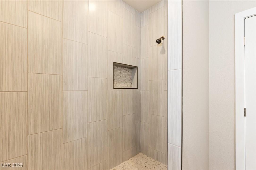 790 Lone Pine Road Pahrump, NV 89048 - Photo 14 of 28 Primary Bathroom with Dual showerheads