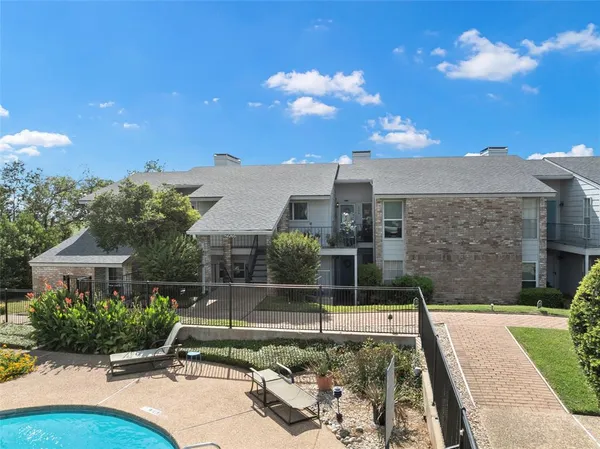 $204,900 | 2905 Lake Shore Drive, Unit 204, Waco, TX 76708