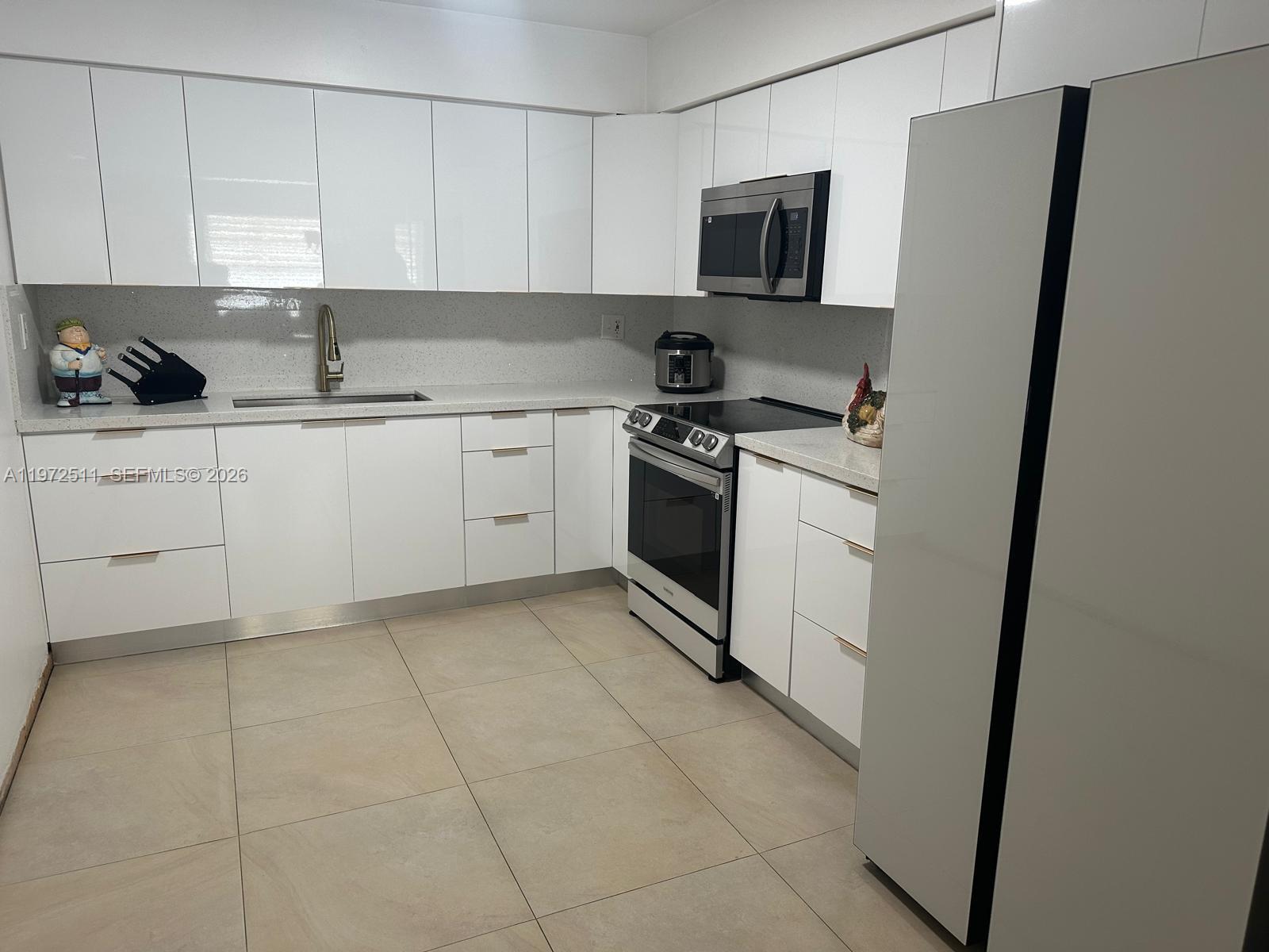 1720 Southwest 87th Avenue Miami, FL 33165 - Photo 2 of 14