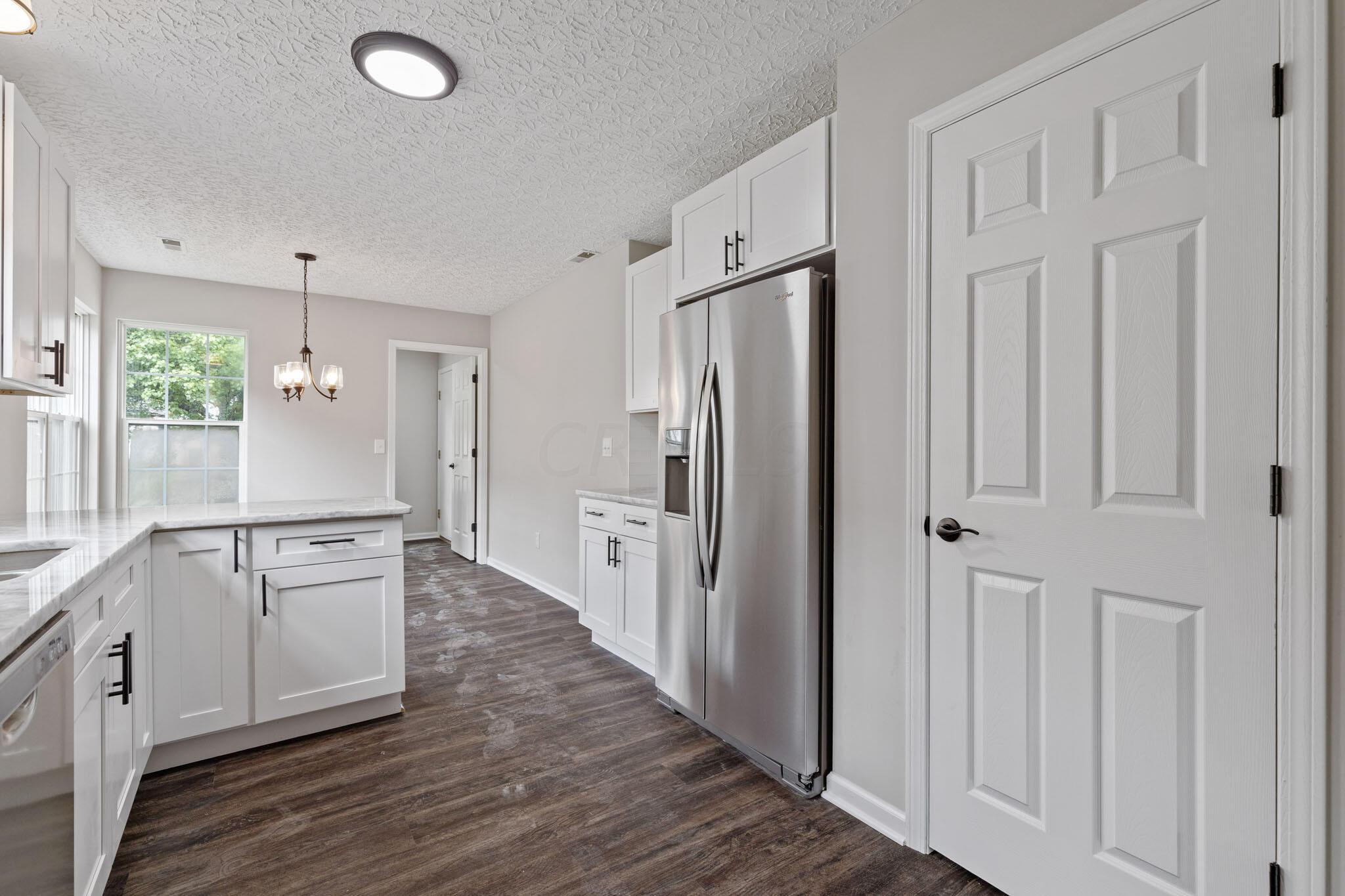 2213 Margo Road Columbus, OH 43229 - Photo 6 of 21 Kitchen