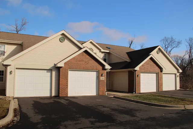 $239,900 | 941 Park, Unit 101, Oregon, WI 53575