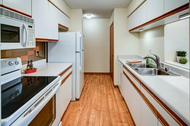 $239,900 | 941 Park, Unit 101, Oregon, WI 53575